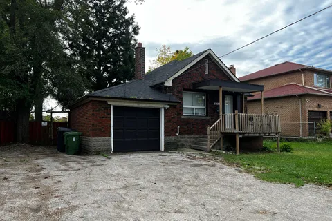 203 Drewry Avenue, ON M2M 1E3