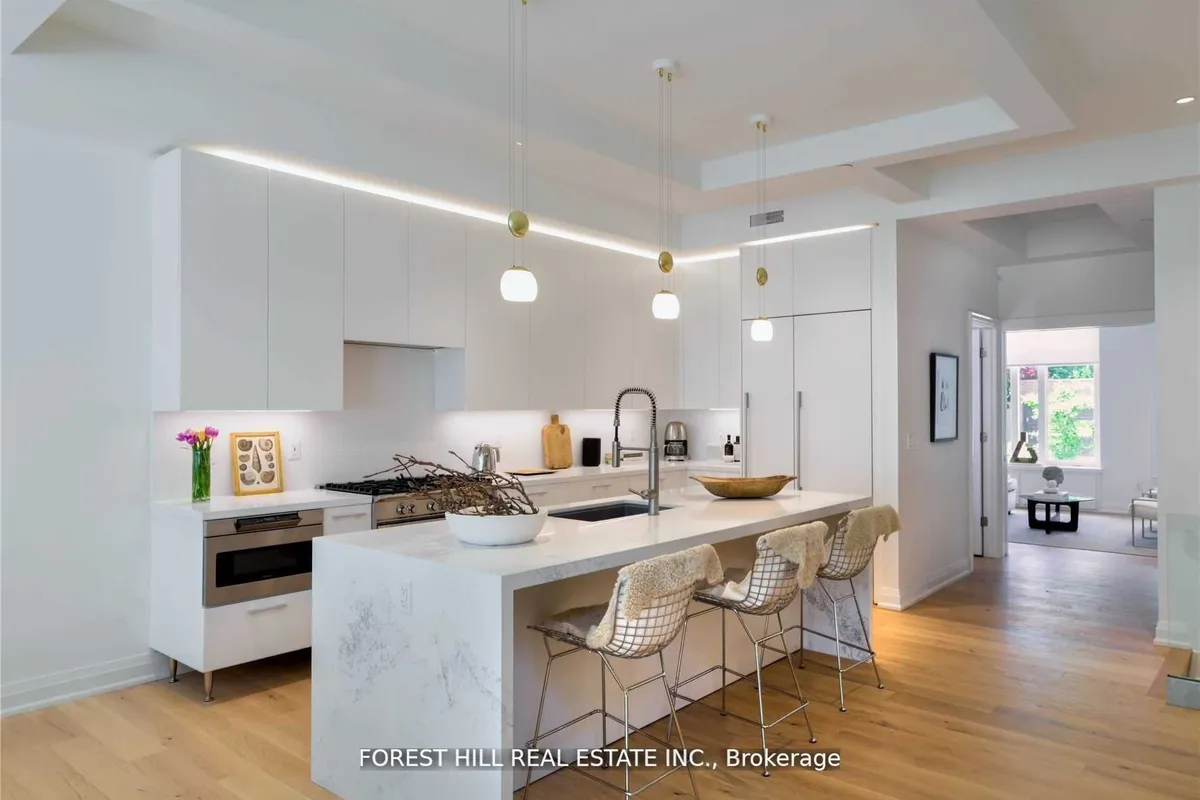 23C Lascelles Boulevard, ON M4V 2C1