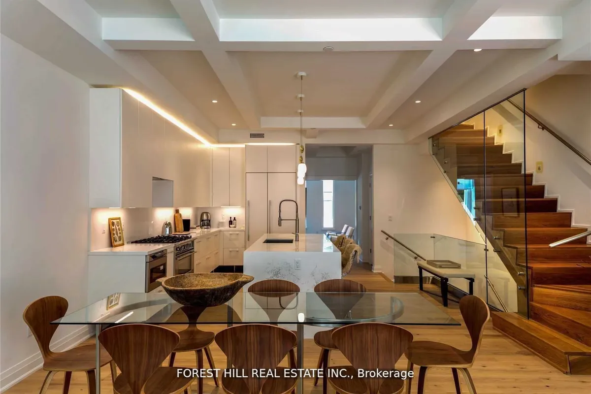 23C Lascelles Boulevard, ON M4V 2C1