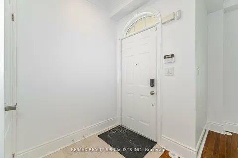 8C Clairtrell Road, ON M2N 5J6