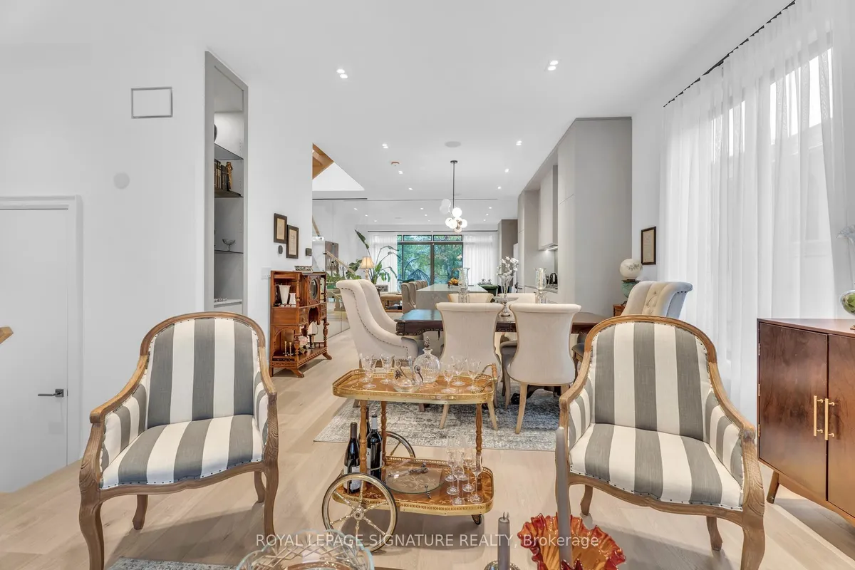 171 Elmwood Avenue, ON M2N 3M3