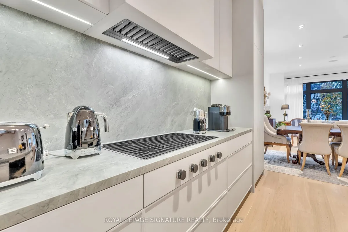 171 Elmwood Avenue, ON M2N 3M3