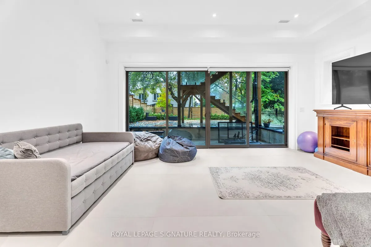 171 Elmwood Avenue, ON M2N 3M3