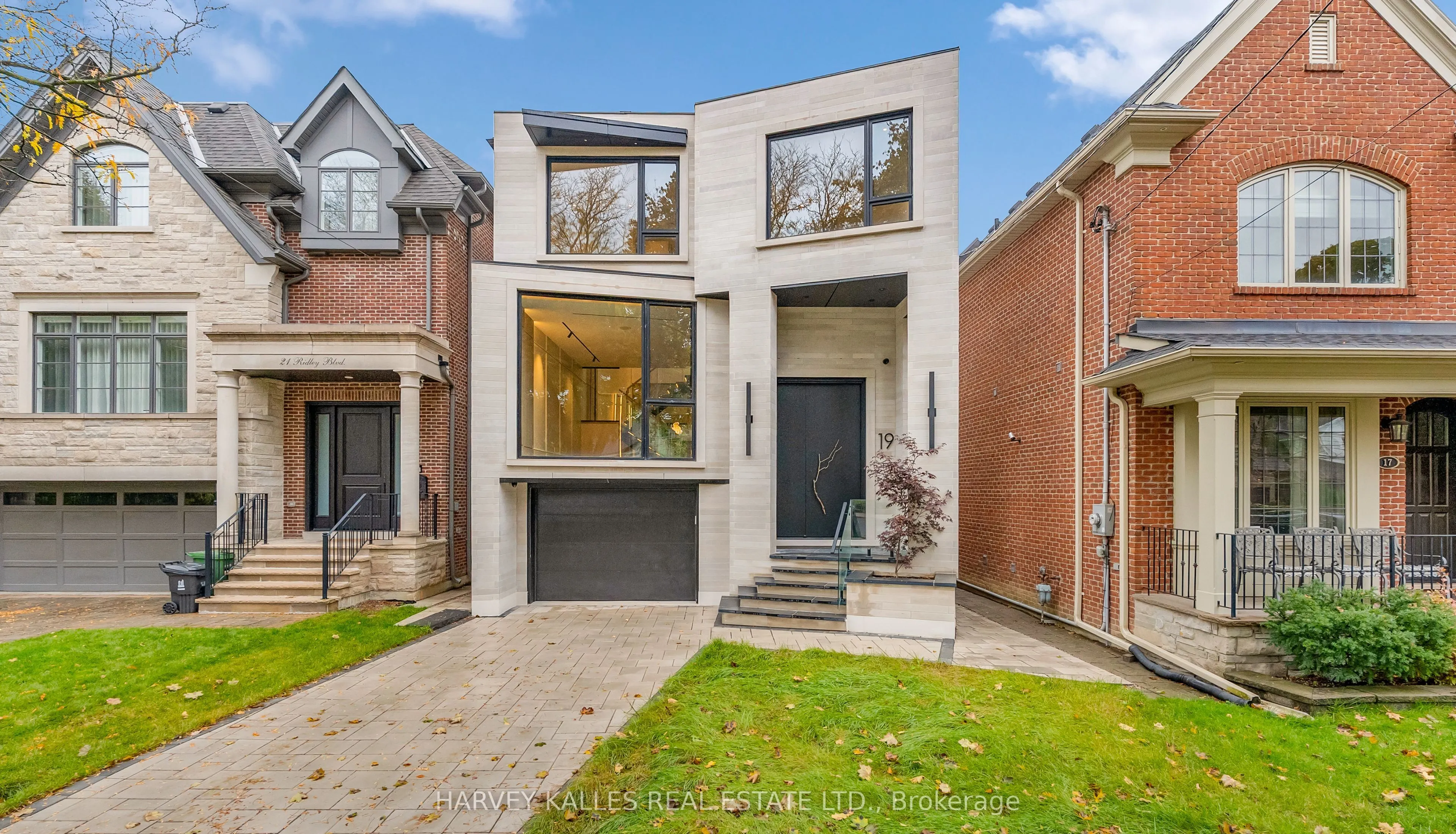 19 Ridley Boulevard, ON M5M 3L1