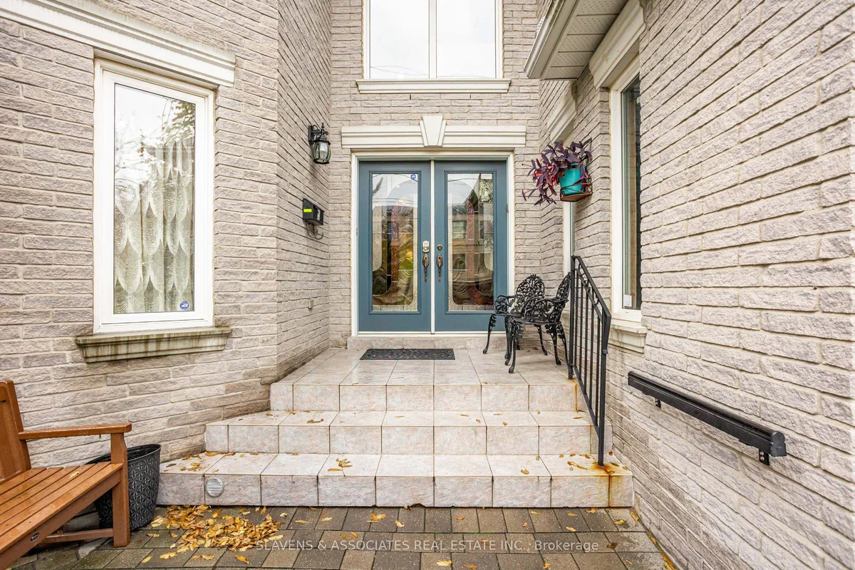 221 Pleasant Avenue, ON M2M 1M6