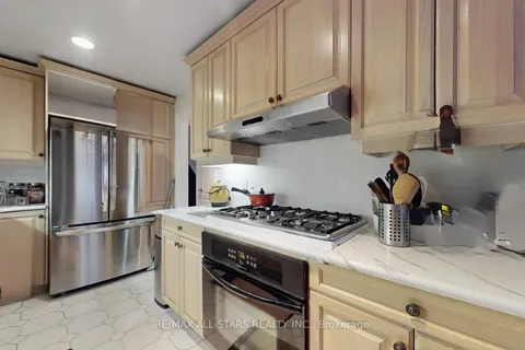 246 Walmer Road, ON M5R 3R7