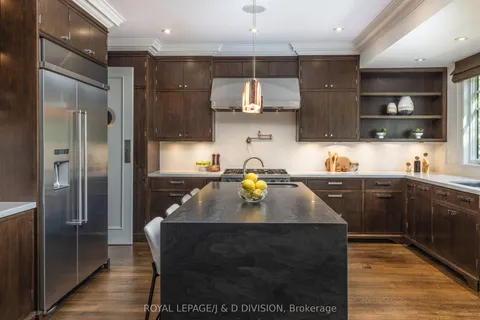 27 Bayview Wood, ON M4N 1R8