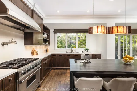 27 Bayview Wood, ON M4N 1R8