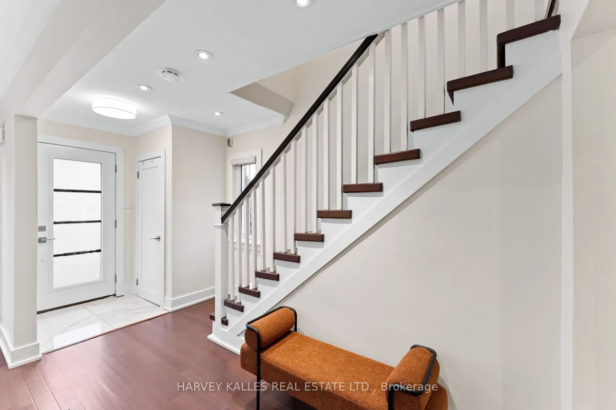 33 Ledbury Street, ON M5N 2Y8