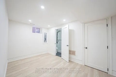 16 Mulberry Crescent, ON M6C 1N5