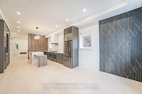 16 Mulberry Crescent, ON M6C 1N5