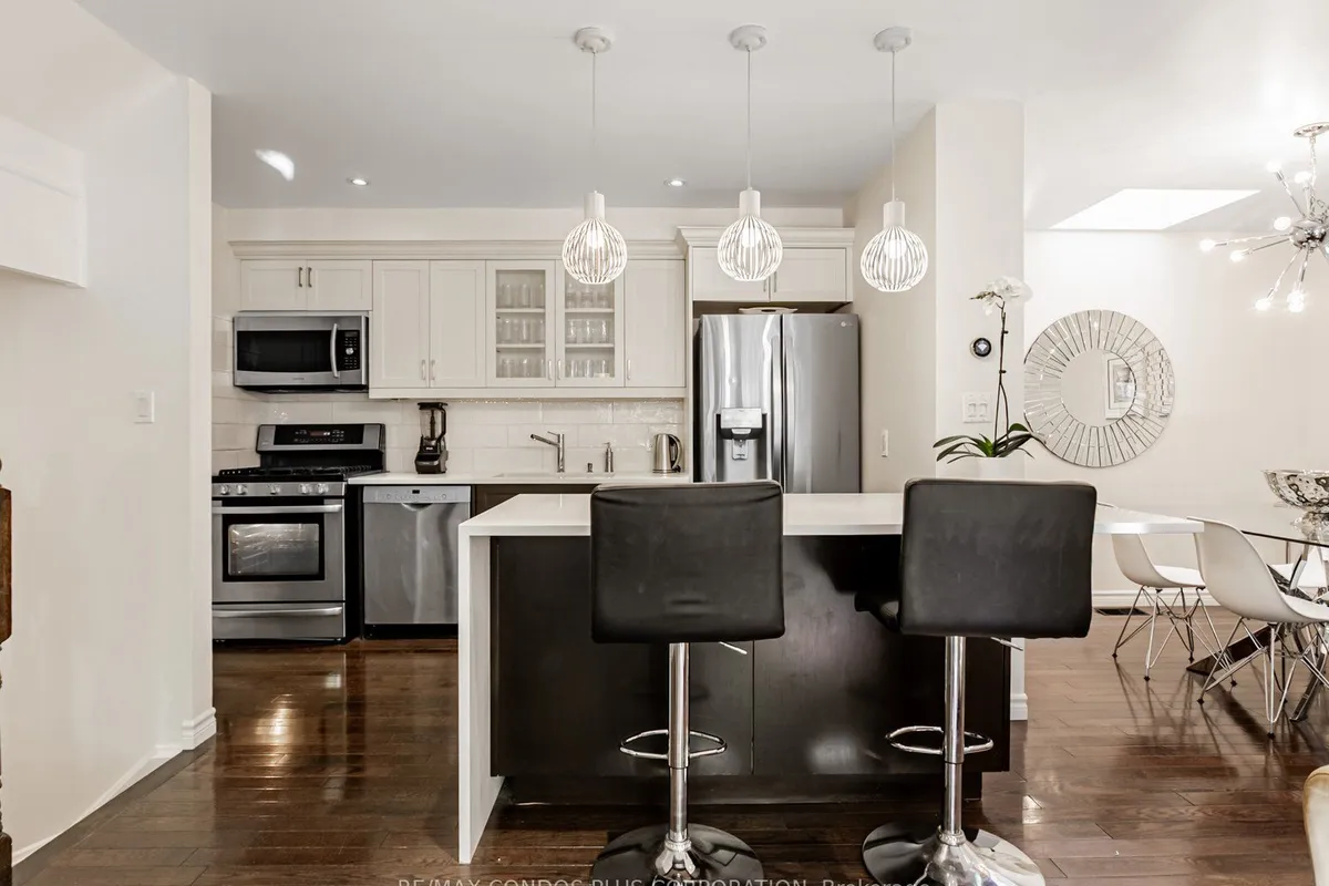 346 Jarvis Street, ON M4Y 2G6