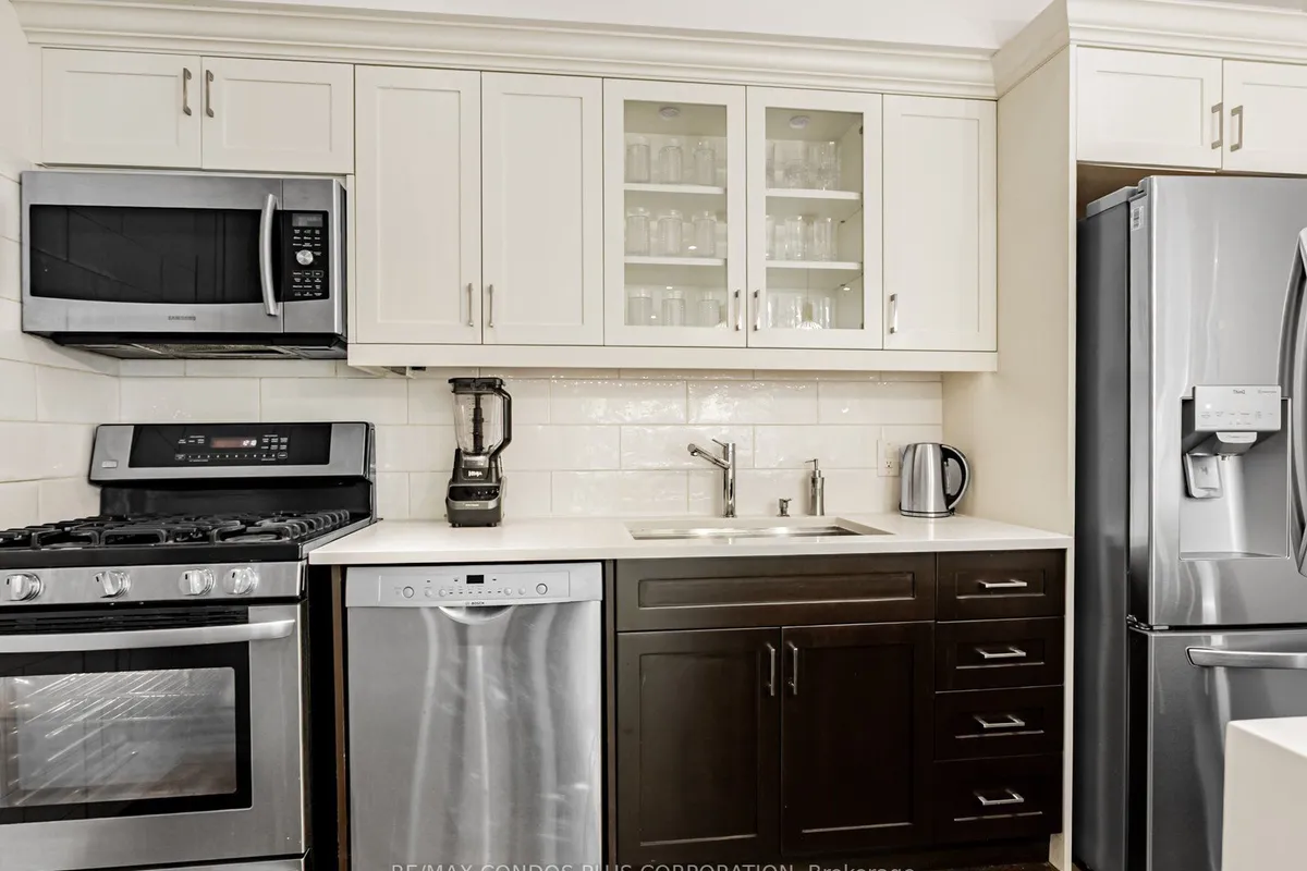 346 Jarvis Street, ON M4Y 2G6