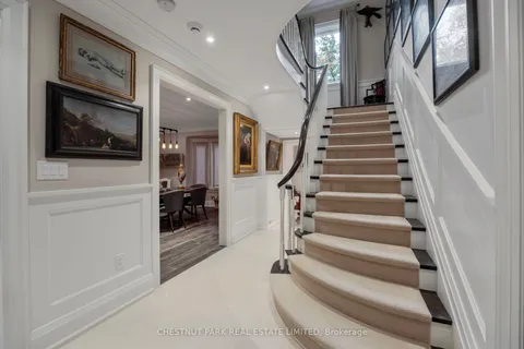 230 Strathallan Wood, ON M5N 1T4