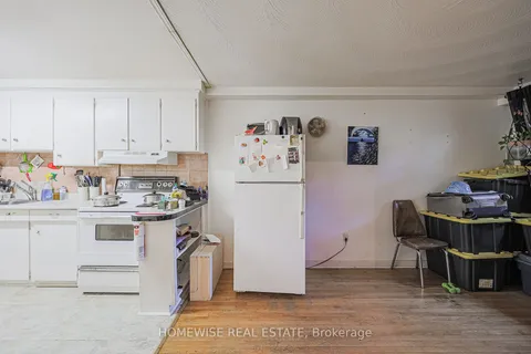 4 Lanark Avenue, ON M6C 2B3