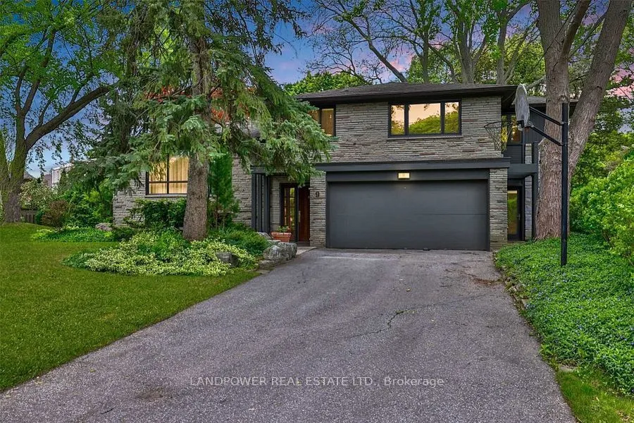 9 Alderdale Court, ON M3B 2H8