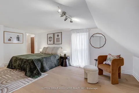 466 Montrose Avenue, ON M6G 3H1