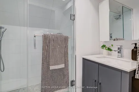 466 Montrose Avenue, ON M6G 3H1