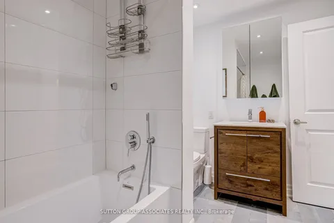 466 Montrose Avenue, ON M6G 3H1