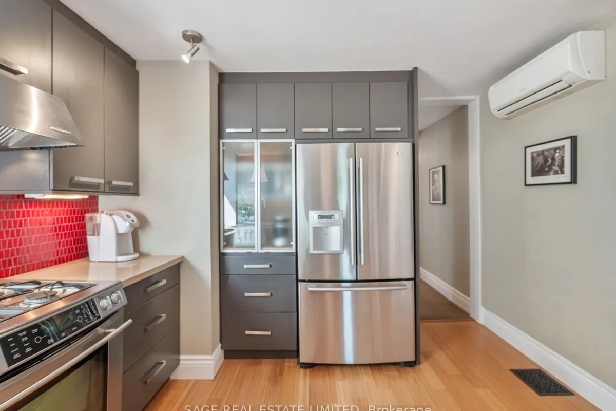 53 jersey Avenue, ON M6G 3A4