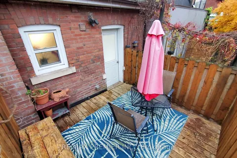 454 Gerrard Street, ON M5A 2H2