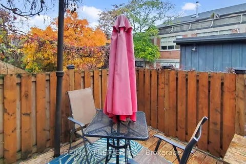 454 Gerrard Street, ON M5A 2H2