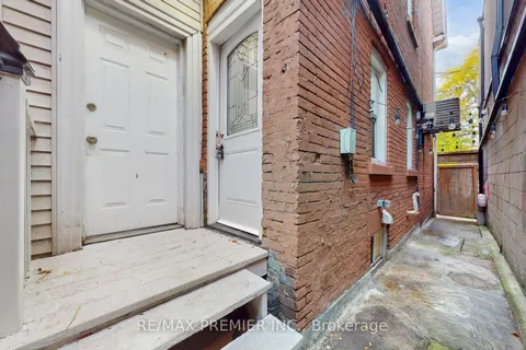 454 Gerrard Street, ON M5A 2H2