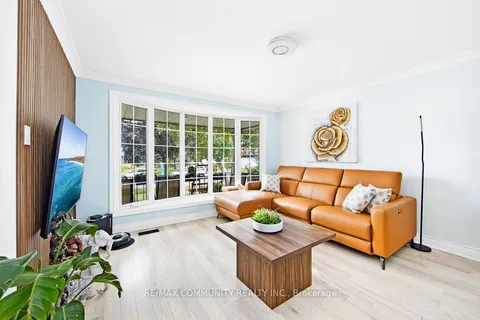 168 Kingslake Road, ON M2J 3G3