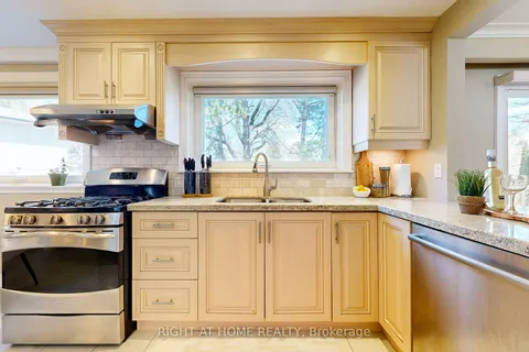 5 Robinter Drive, ON M2M 3R1