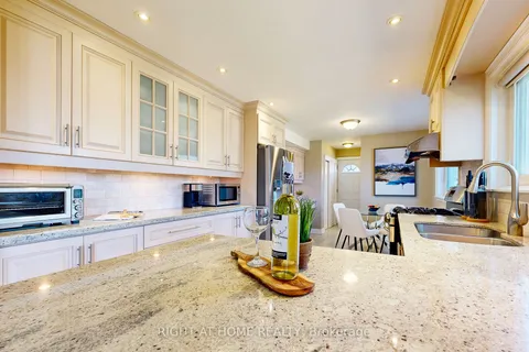 5 Robinter Drive, ON M2M 3R1