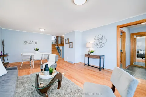 15 Prattley Drive, ON M2J 2K1