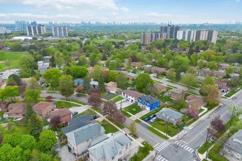 112 Kingslake Road, ON M2J 3E8