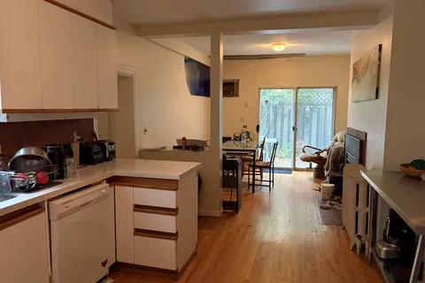 12 Bellevue Avenue, ON M5T 2N4