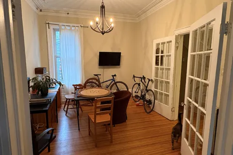 12 Bellevue Avenue, ON M5T 2N4