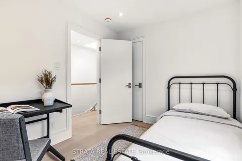 354 Cleveland Street, ON M4S 2W9