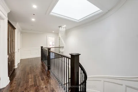 19 Irvington Crescent, ON M2N 2Z2