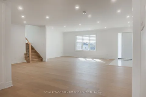 286 Waterloo Avenue, ON M3H 3Z8