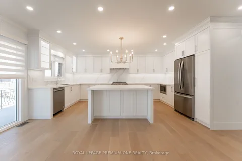 286 Waterloo Avenue, ON M3H 3Z8