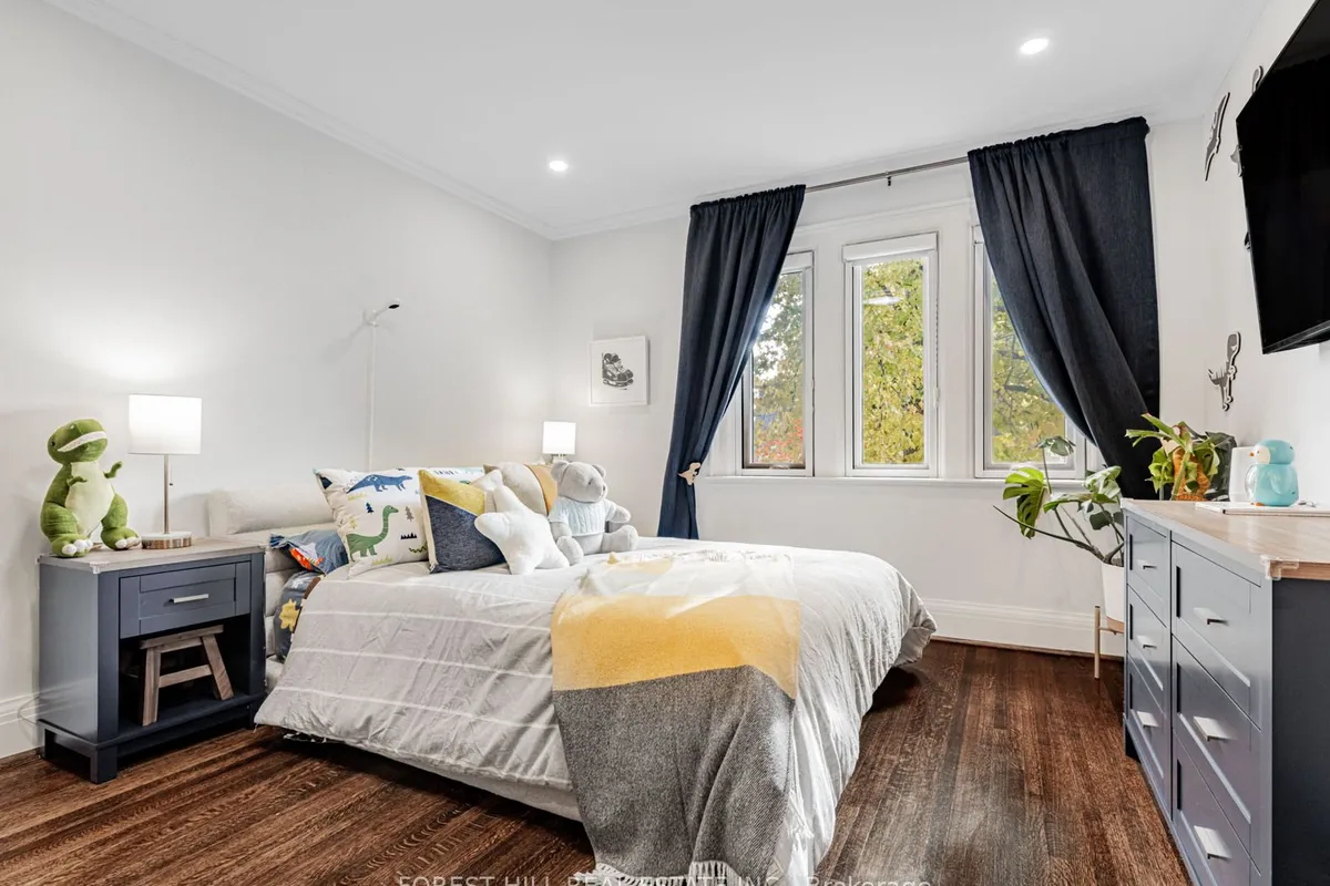 582 Briar Hill Avenue, ON M5N 1M9