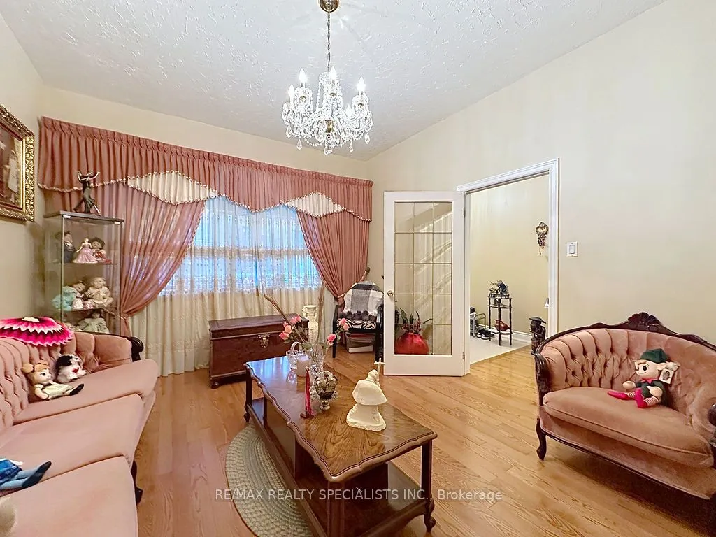 81 Argyle Street, ON M6J 1N8