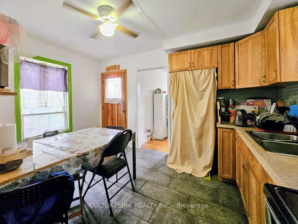 52 Palmerston Avenue, ON M6J 2J1