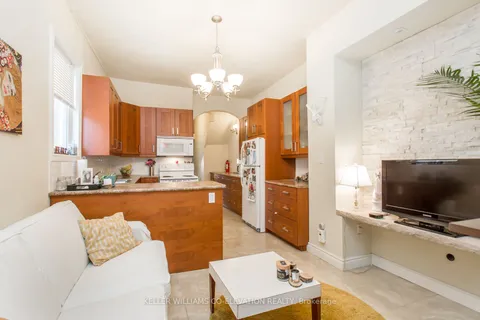 157 Argyle Street, ON M6J 1P2