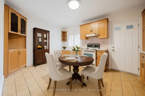 18 Greyton Crescent, ON M6E 2G2