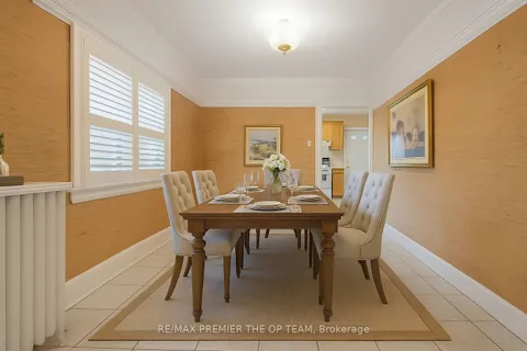 18 Greyton Crescent, ON M6E 2G2