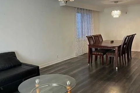 190 Pemberton Avenue, ON M2M 1Y8