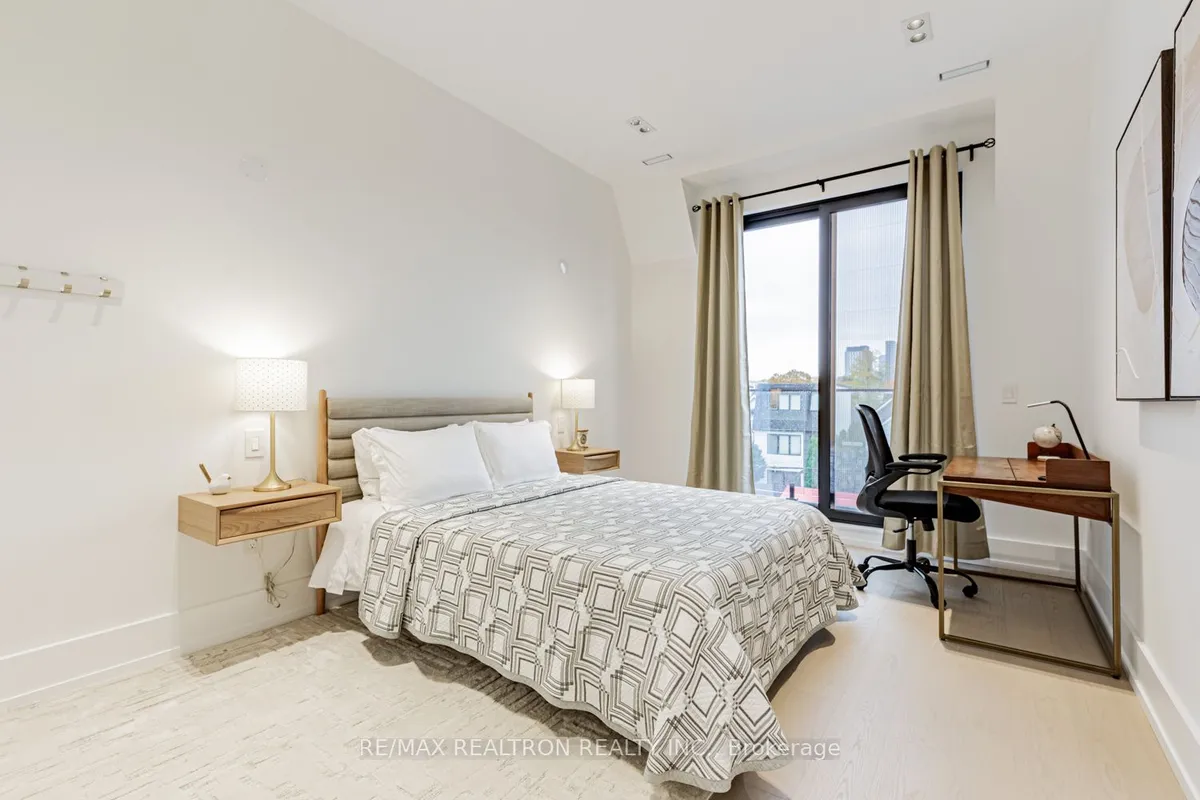 673 Crawford Street, ON M6G 3K1