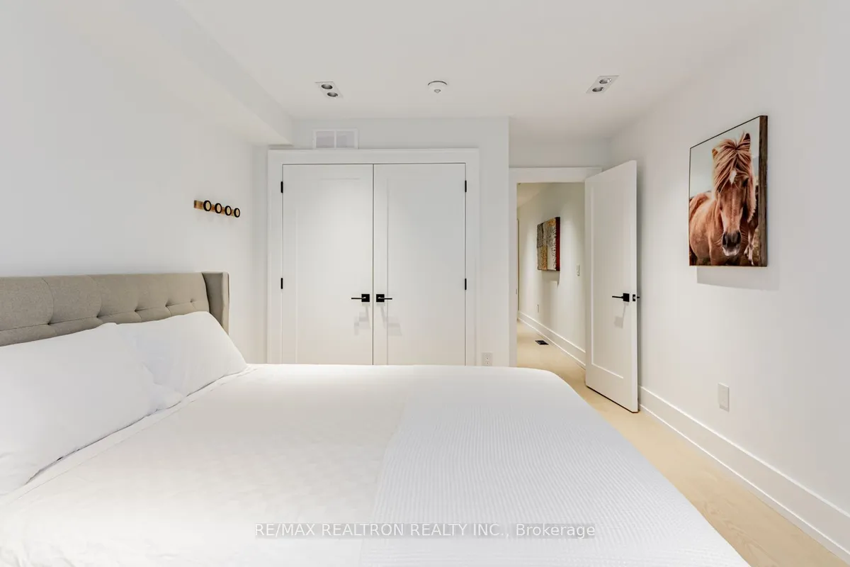 673 Crawford Street, ON M6G 3K1