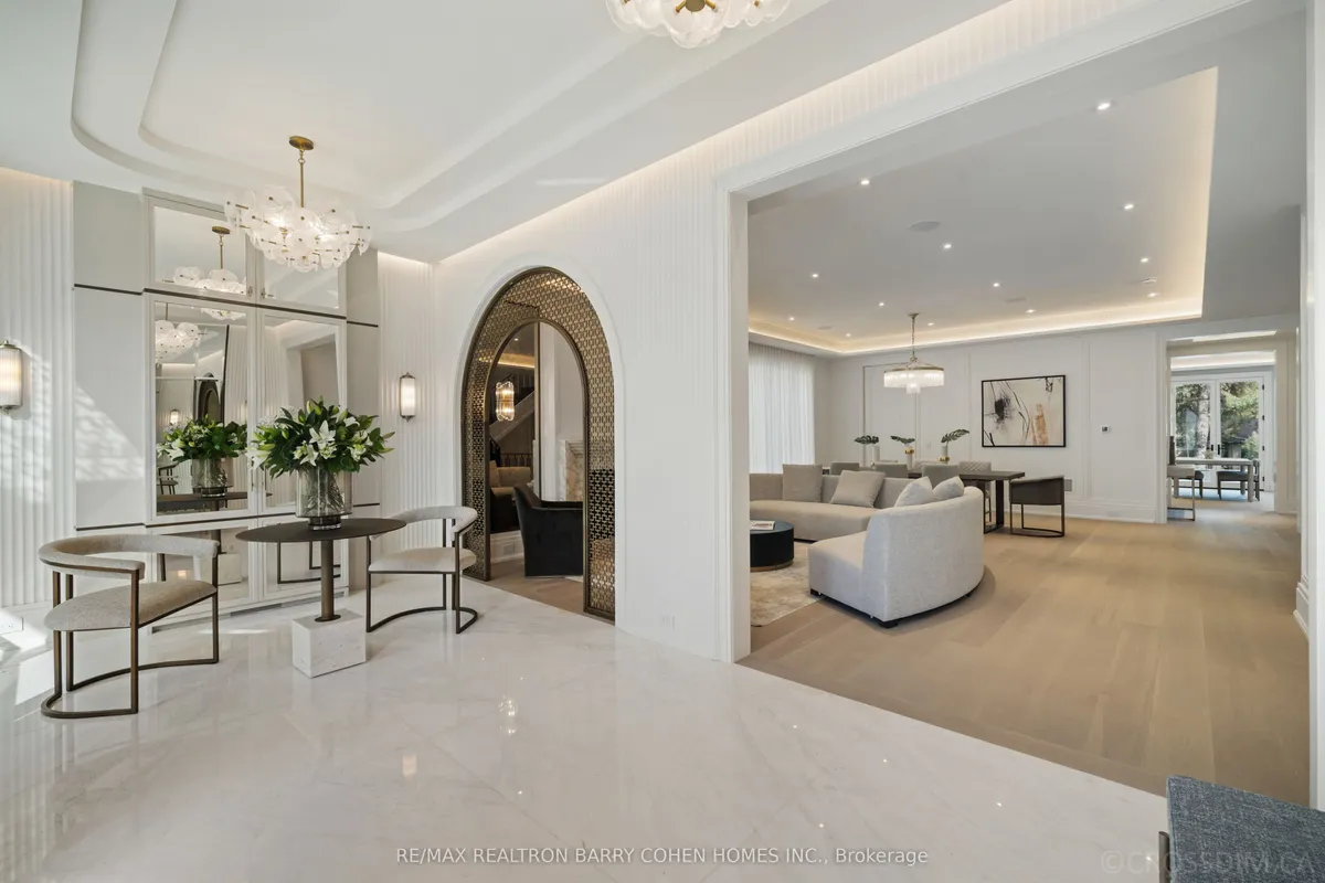 117 Yonge Boulevard, ON M5M 3H2