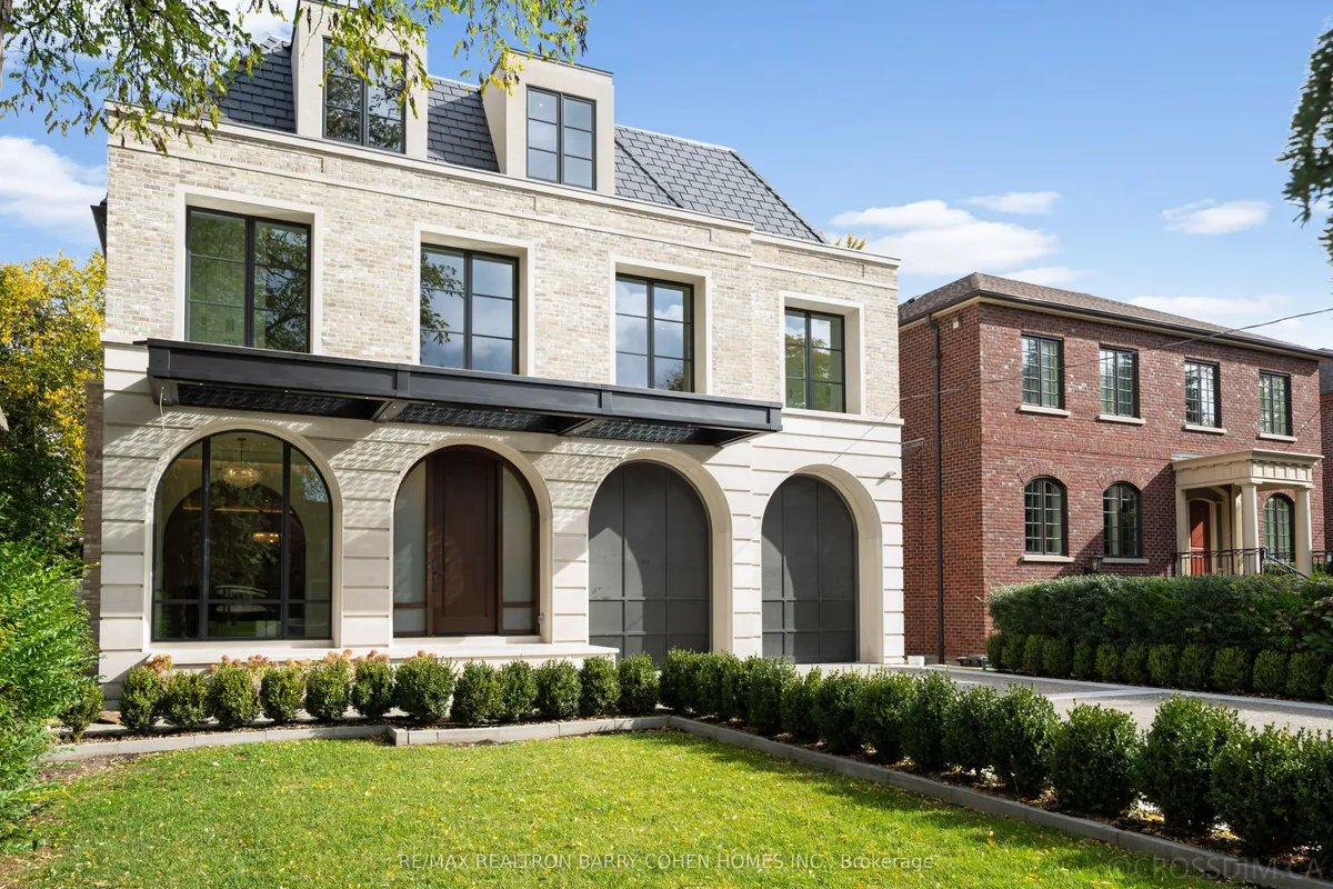 117 Yonge Boulevard, ON M5M 3H2