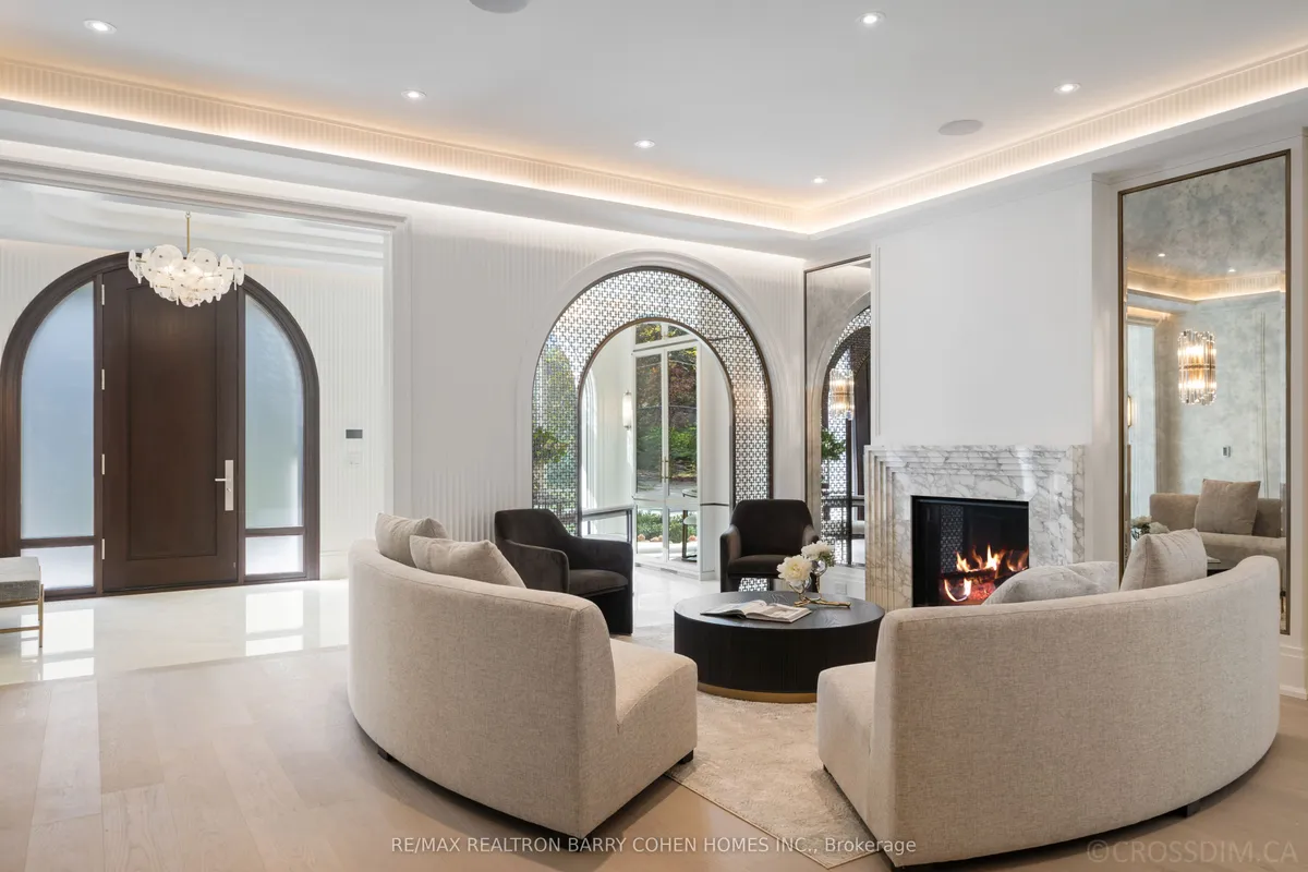 117 Yonge Boulevard, ON M5M 3H2